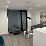 Luxury 1 Bed Apartment Near Victoria