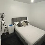 Luxury 1 Bedroom Apartment, Manchester City Center With Balcony