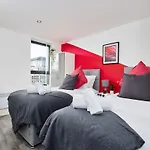 Spacious Apartment, Free Parking, Near Centre By Hass Haus