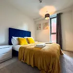 M1 Townhouse - Free Parking & Central Manchester