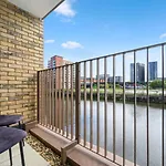 Manchester - Apartment - Sleeps 5 - Parking