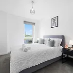 Manchester - Apartment - Sleeps 5 - Parking