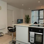 X2 Bed&Bath Trafford Apt-Mediacityuk -Old Trafford