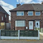 3-Bedroom House W Free Parking, Near Man Airport!