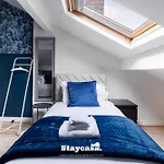 Longsight Luxury 5Br Home Free Parking Sleeps 12!