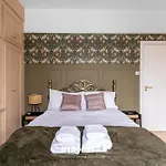 Longsight Luxury 5Br Home Free Parking Sleeps 12!