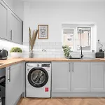 New Listing - Stunning Prestwich Retreat - Sleeps 7