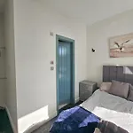 Selvedge Hideout 5Min To City With Street Parking
