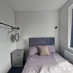 Selvedge Hideout 5Min To City With Street Parking
