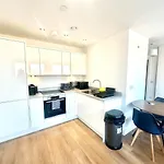 Modern Apartment By Avalora Short Lets & Serviced Accommodation Old Trafford With Free Parking, Mcr Stadium - Ua92