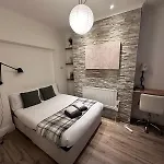 Stylish Interior Cosy Haven - On-Street Parking