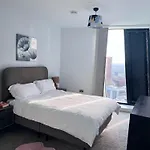 City Centre - 2-Bed High Rise Apartment - Sleeps 4