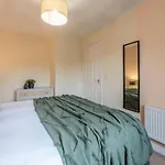 4 Beds, Sleeps 7, Driveway, Comfy Beds