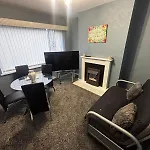 Housesleeps9-Fireplace-Garden-Bbq-Tv
