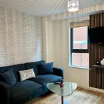 Lovely 2 - Bedroom Condo In Manchester City Centre