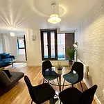 Lovely 2 - Bedroom Condo In Manchester City Centre