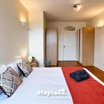 Carlton Co-Living - Private Room Self-Cater