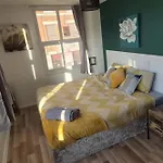 Prime City Centre Apartment!