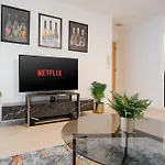 Luxury 2 Bed Apartment City Centre Free Parking