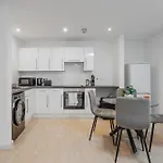 Luxury 2 Bed Apartment City Centre Free Parking