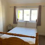 Spacious 3 Bed With Driveway