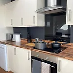 Spacious 3 Bed With Driveway