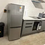 Cozy 3 Bed House - With Free Parking & Wifi