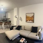 Cosy Room Salford, Manchester - 90Secs To Bus Stop & Convenience Store