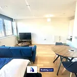 Modern Apartment By Avalora Short Lets & Serviced Accommodation Old Trafford With Free Parking, Mcr Stadium - Ua92