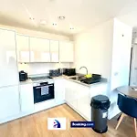 Modern Apartment By Avalora Short Lets & Serviced Accommodation Old Trafford With Free Parking, Mcr Stadium - Ua92