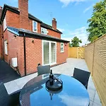 Bright 5 Bedroom House In Didsbury, Manchester