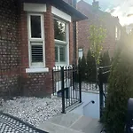 Delrae Apartments