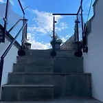 Delrae Apartments