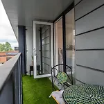 Mega7 Luxury 2Bedrooms Apartment - 2Baths, 3Toilets Plus Balcony And Free Car Park