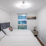 Mega7 Luxury 2Bedrooms Apartment - 2Baths, 3Toilets Plus Balcony And Free Car Park