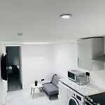 Cosy Ground Floor Apartment-Free Parking