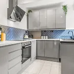 Modern City Centre Townhouse Sleeps 10 & Parking