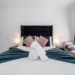 Stylish 2-Bed Apartment In Manchester City Centre