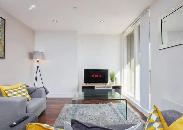 Lovely Apartment - Private Parking - Stadium Views