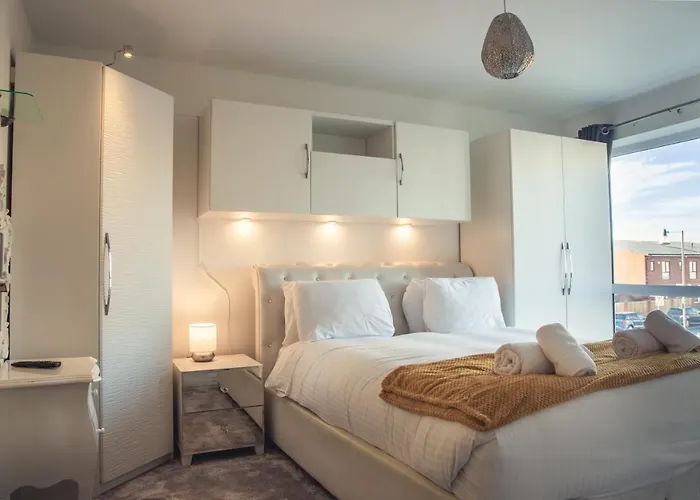 Walking Distance To Etihad And Coop Live Arena With Free Parking