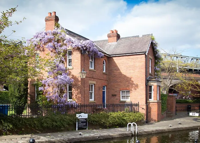 Lock Keepers Cottage - Detached House In The City