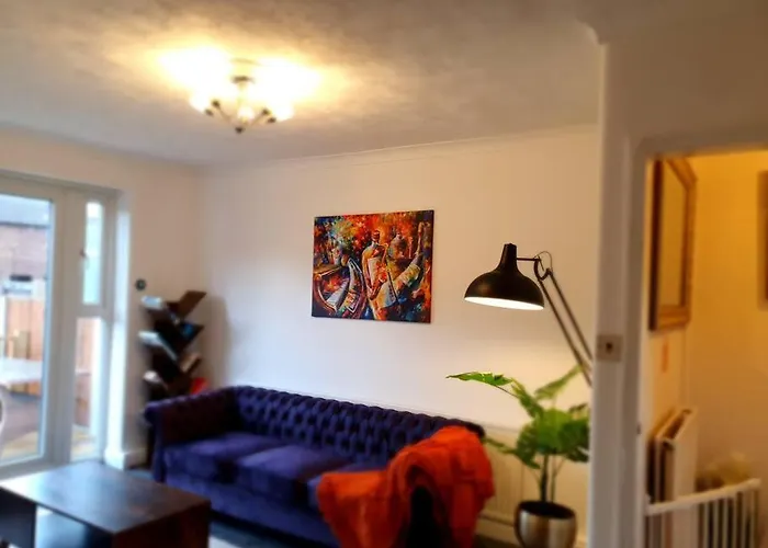 Cheerful 3 Bedroom House With Spacious Garden