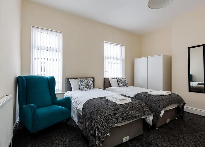 Jetson House - Luxury 4-Bed With King Size Bedroom Near Etihad