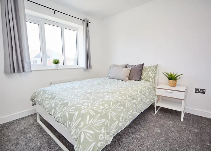 Cosy,Modern And Relaxing 3 Bedroom House With Parking