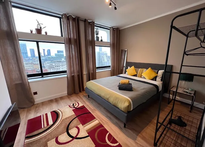 King Bedroom In A 2 Bed Apartment With Shared Bathroom