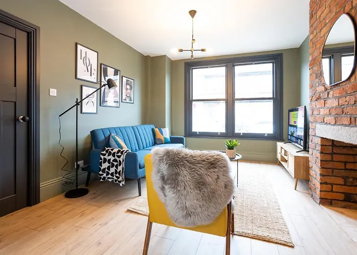 Stunning Scandi 3 Bed House In Manchester-Parking