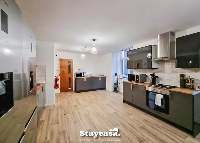 Magnificent 10 Bedroom Shared House - Great Amenities