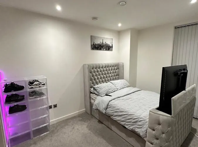 Luxury 1 Bedroom Apartment Media City