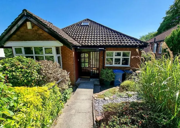 City Superhost - Peaceful Home In Salford