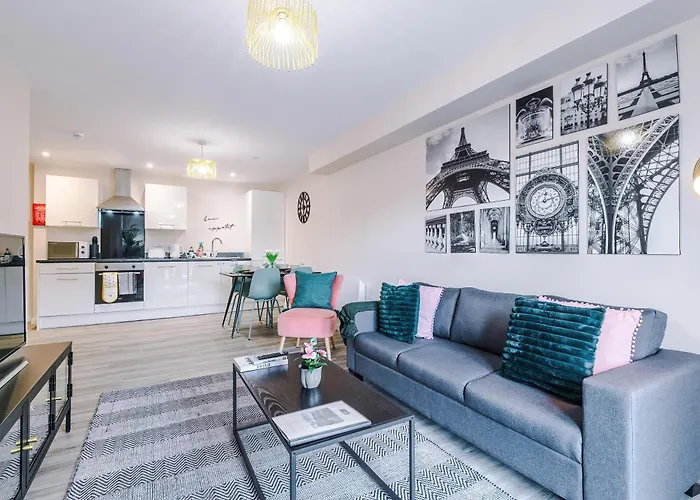 Deluxe New Build 2 Bedroom 2 Bathroom Apartment - Free Secure Parking